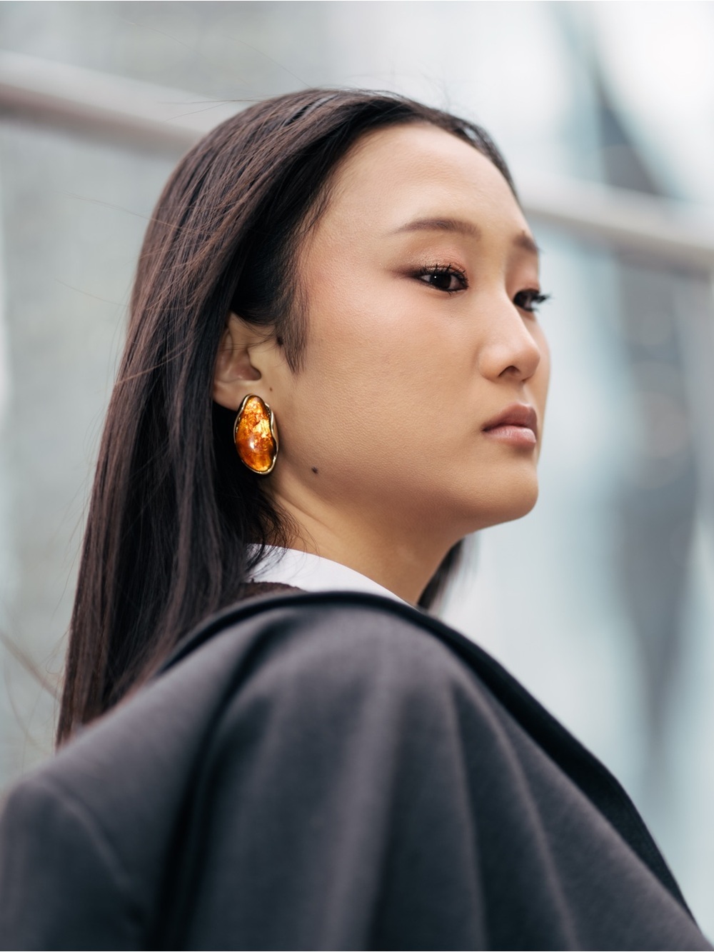 Elegant Gold and Brown Amber Earrings - Picture 5 of 8
